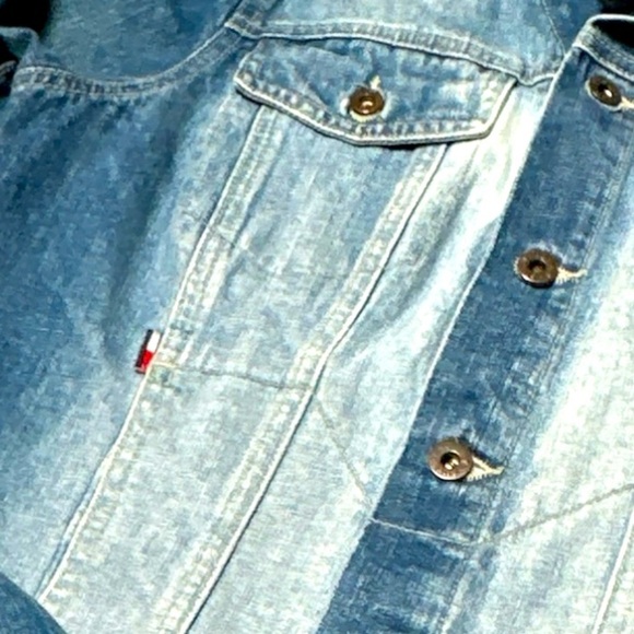 Vintage Tommy Jeans Women's Blue Optic Wash Denim Trucker Jacket - Picture 10 of 10